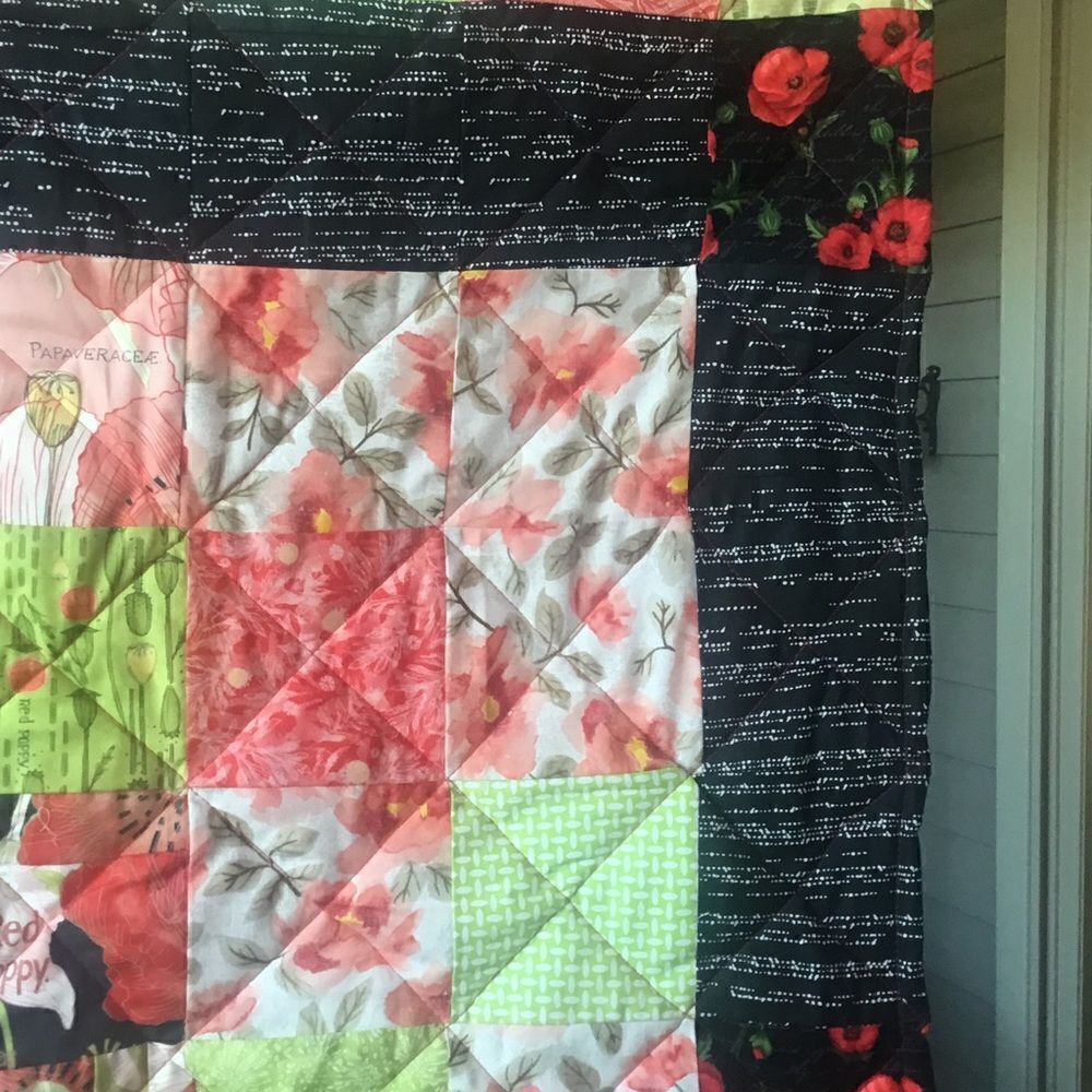 Hand Crafted New Poppies Quilt - Picture 6 of 12